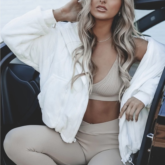 ❌sold❌ AMAZING LACE SNOW MUCH LOVE WHITE QUILTED KNIT PUFFER - Picture 6 of 6